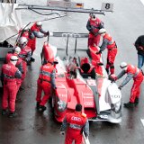 LeMans Spa 2010-01  De Audi R15 TDI wordt klaargemaakt voor de 1e vrije training. Courseurs zijn Marcel Fässler (CH), Andre Lotterer (D) en Benoit Tréluyer (F) : 1000 km, 8, Belgie, LeMans series, Spa Francorchamps